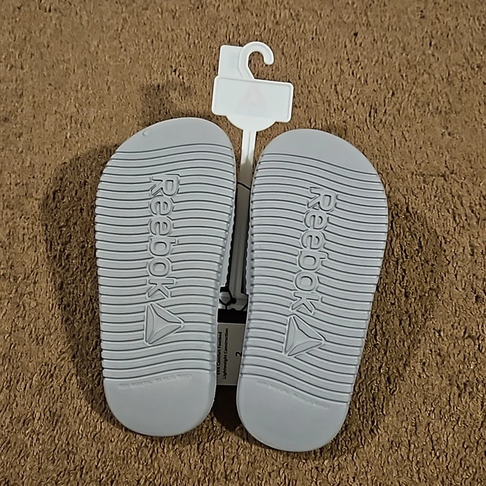 Boys Reebok slides - Picture 5 of 5